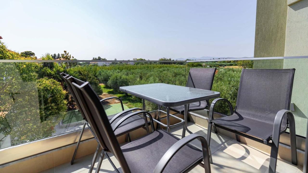 Estelle Family Luxury Apartments & Suites Gerakini Exterior foto
