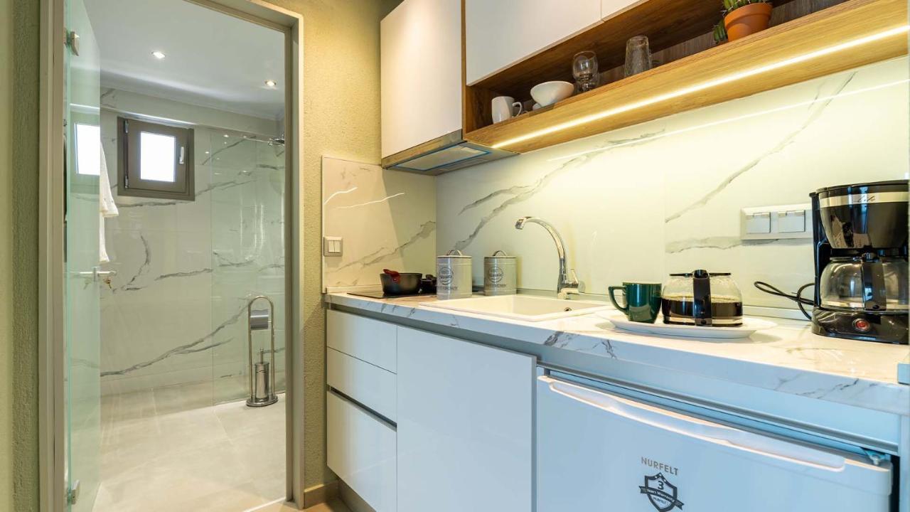 Estelle Family Luxury Apartments & Suites Gerakini Exterior foto